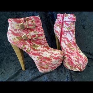 Pink/white floral lace ankle boots 8.5